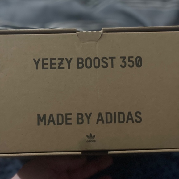 YEEZŸ 350 boost V2 belugas reflective main image 9